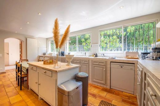 ‏בתים כפריים או חוות ב  סן טרופה, Var