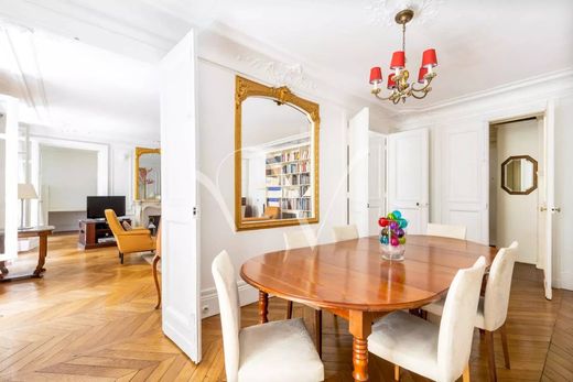 プロヴァン-スオペラ、グラン・ブルヴァール, Parisのアパートメント