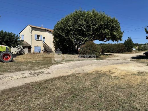 Eyragues, Bouches-du-Rhôneの高級住宅