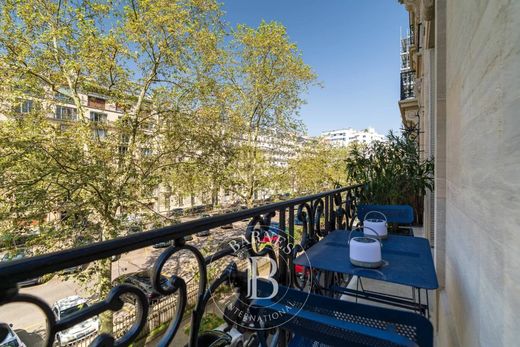 Apartment in La Muette, Auteuil, Porte Dauphine, Paris