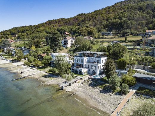 Villa a Angera, Varese