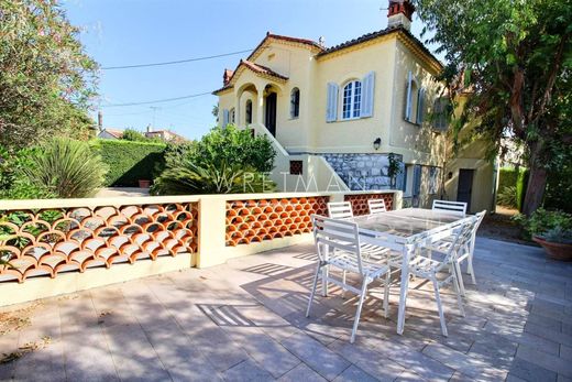 Luxe woning in Cagnes-sur-Mer, Alpes-Maritimes