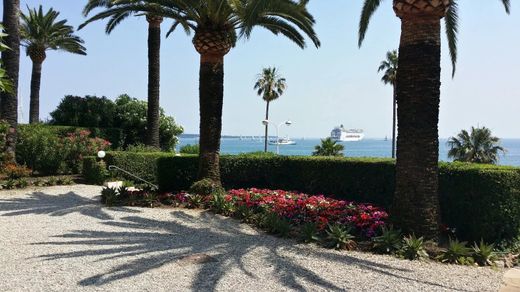 Apartment / Etagenwohnung in Cannes, Alpes-Maritimes