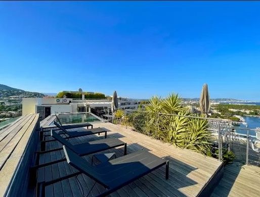 Apartment in Mandelieu-la-Napoule, Alpes-Maritimes