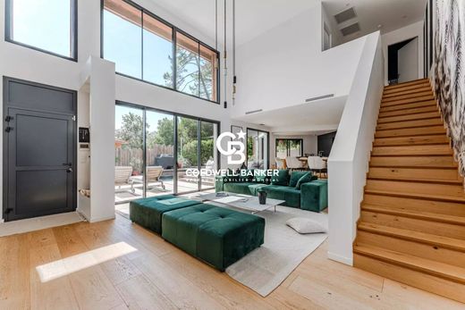 Luxury home in Pyla sur Mer, Gironde