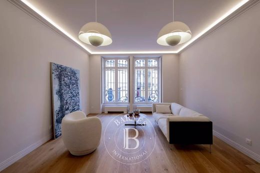 Apartment / Etagenwohnung in Bordeaux, Gironde