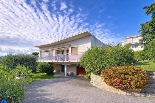 Maison de luxe à Saint-Laurent-du-Var, Alpes-Maritimes