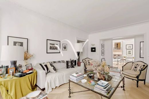 Apartment in Saint-Germain, Odéon, Monnaie, Paris