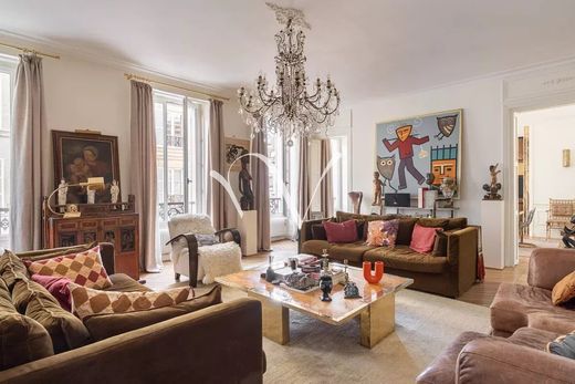 Apartment / Etagenwohnung in Tour Eiffel, Invalides – Ecole Militaire, Saint-Thomas d’Aquin, Paris