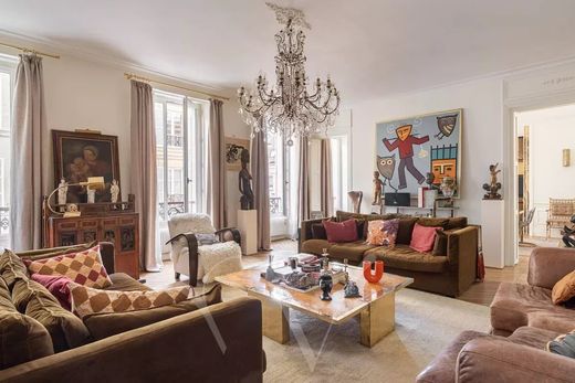 Apartment in Tour Eiffel, Invalides – Ecole Militaire, Saint-Thomas d’Aquin, Paris