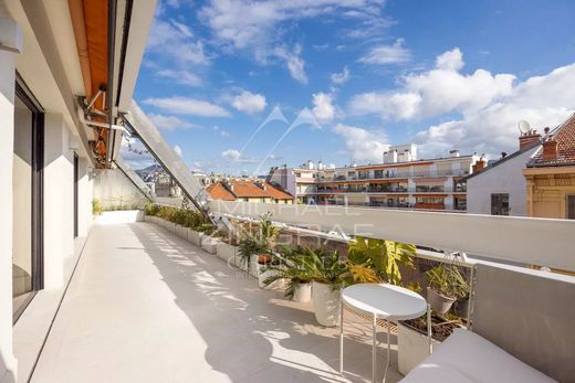 Apartment / Etagenwohnung in Nizza, Alpes-Maritimes