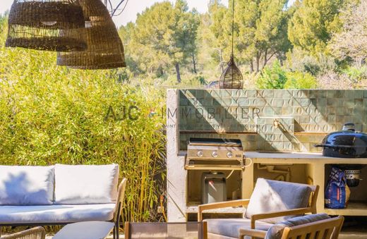 Luxury home in Mouriès, Bouches-du-Rhône