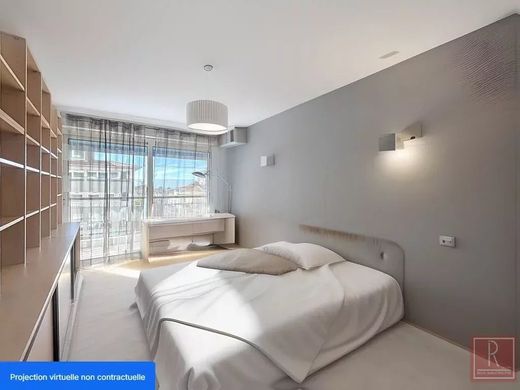 Apartment / Etagenwohnung in Cannes, Alpes-Maritimes