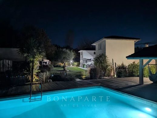 Casa di lusso a Saint-Sulpice, Gironda