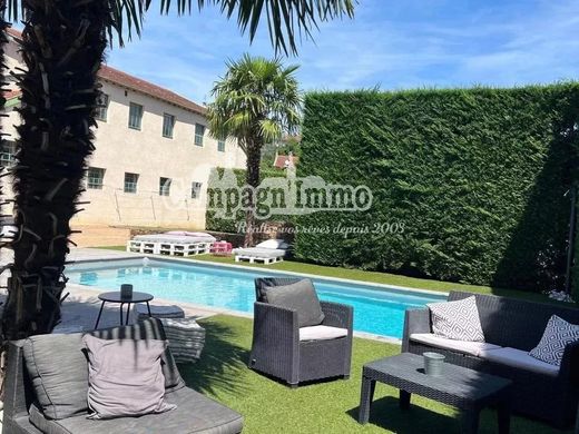 Luxury home in Vindry-sur-Turdine, Rhône