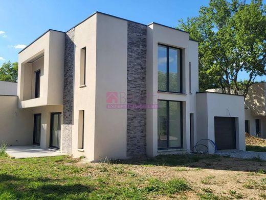 Villa in Fonsorbes, Upper Garonne