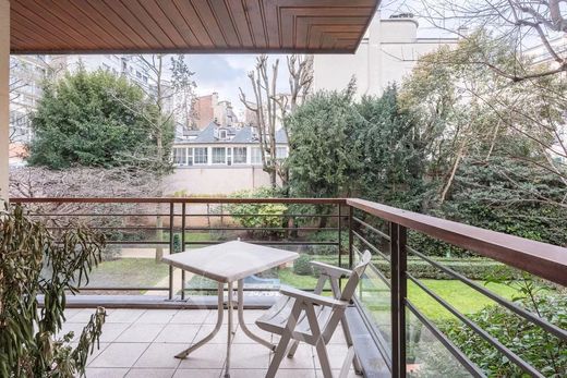 Apartment in Saint-Germain, Odéon, Monnaie, Paris