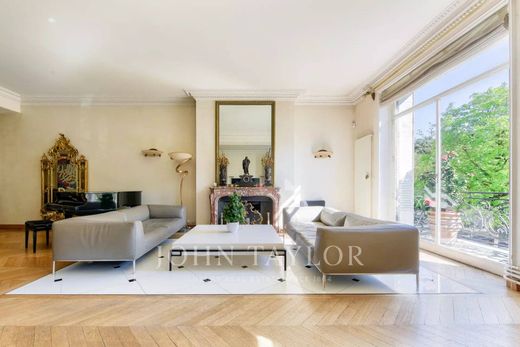 Apartment in La Muette, Auteuil, Porte Dauphine, Paris