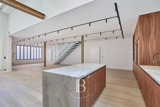 Apartment in Montmartre, Abbesses, Grandes-Carrières, Paris