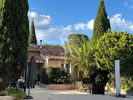 Rural or Farmhouse in Roquebrune-sur-Argens, Var