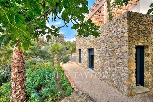 Luxus-Haus in Mougins, Alpes-Maritimes