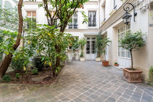 Apartment in Tour Eiffel, Invalides – Ecole Militaire, Saint-Thomas d’Aquin, Paris