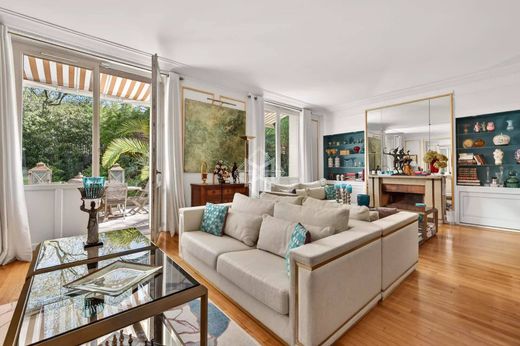 Apartment in Neuilly-sur-Seine, Hauts-de-Seine