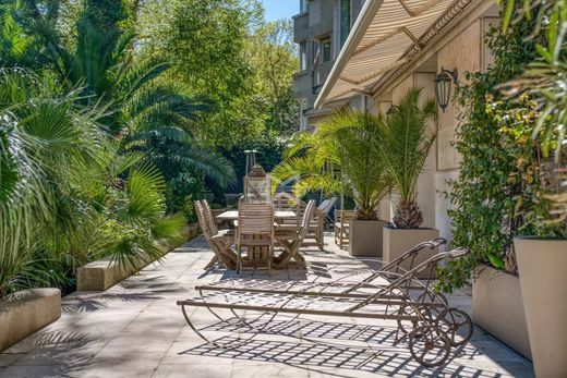 Apartment in Neuilly-sur-Seine, Hauts-de-Seine