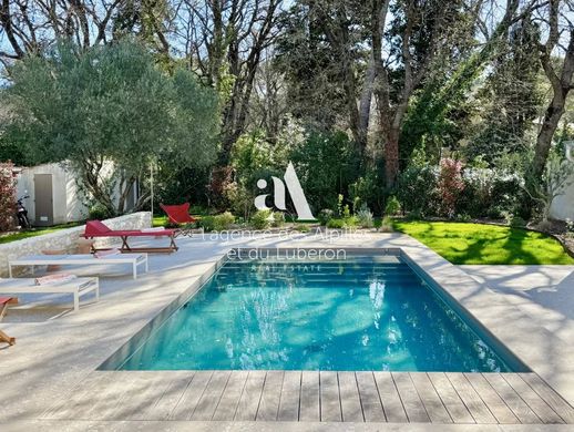 Villa in Saint-Rémy-de-Provence, Bouches-du-Rhône