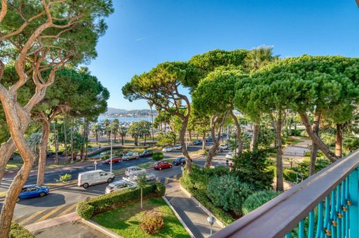 Apartment / Etagenwohnung in Cannes, Alpes-Maritimes