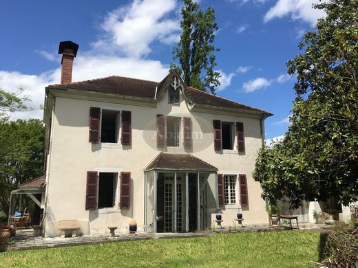 Luxe woning in Nay, Pyrénées-Atlantiques