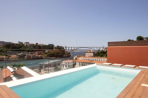 Apartment / Etagenwohnung in Massarelos, Porto