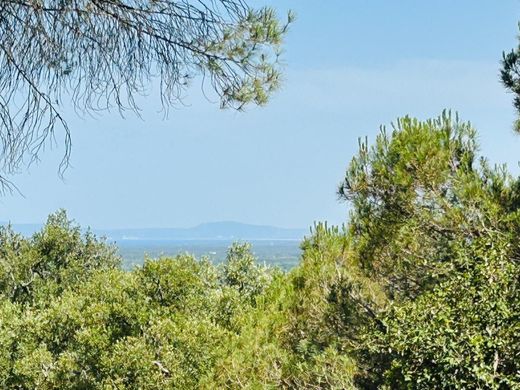 Land in Melides, Grândola