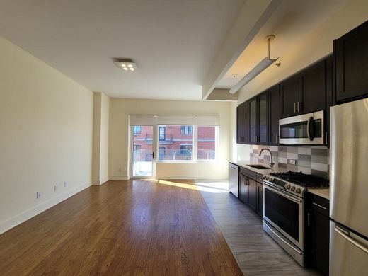 Apartment / Etagenwohnung in Astoria, Queens County