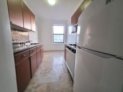 Apartment / Etagenwohnung in bronx, Bronx