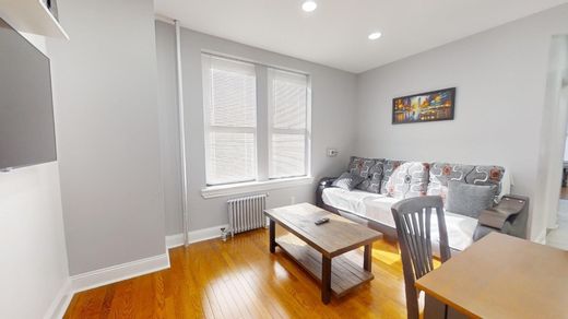 Apartment / Etagenwohnung in Woodside, Queens County