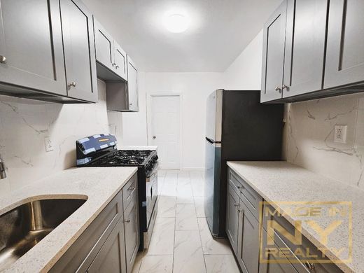 Piso / Apartamento en Rego Park, Queens County