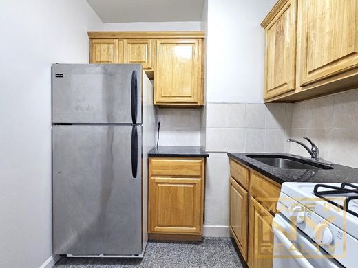 Piso / Apartamento en Rego Park, Queens County