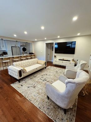 Apartment / Etagenwohnung in Whitestone, Queens County