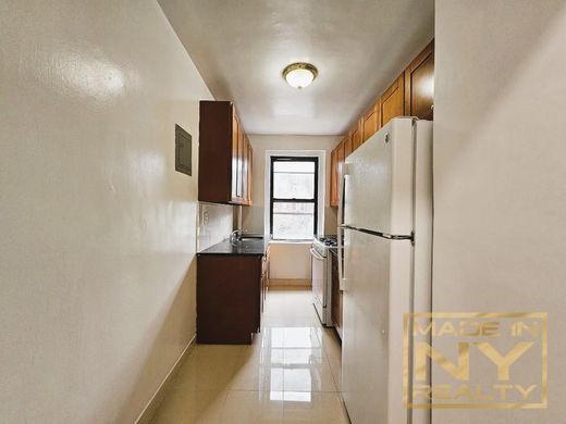 Apartment / Etagenwohnung in Flushing, Queens County