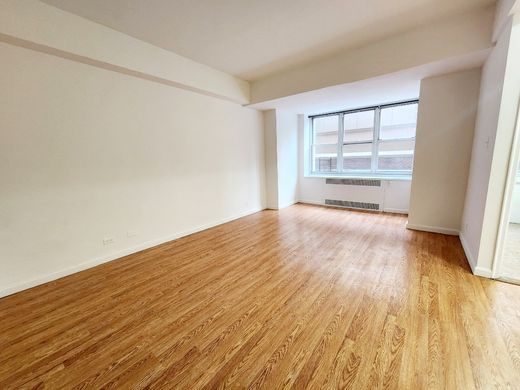 Apartment in Rego Park, Queens