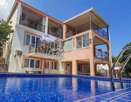 Detached House in Bar