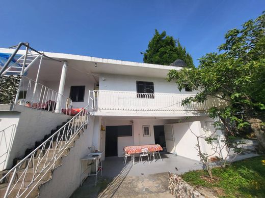 Detached House in Bar