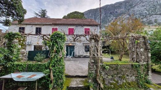 Maison individuelle à Kotor