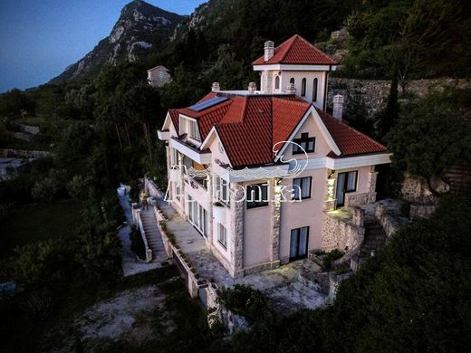 Müstakil ev Budva