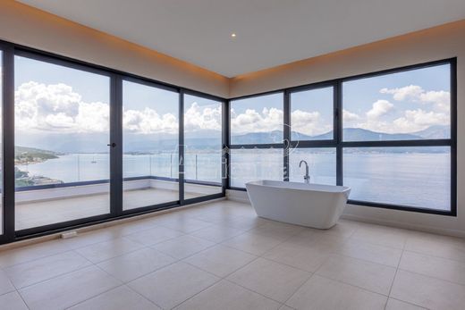 Villa a Teodo, Tivat