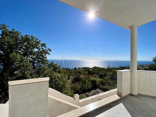 Dom jednorodzinny w Budva