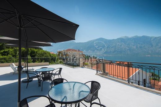 Vrijstaand huis in Kotor