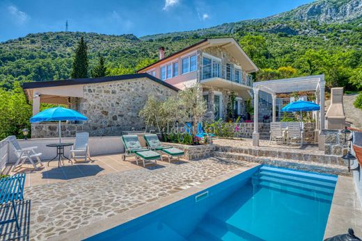 Maison individuelle à Budva