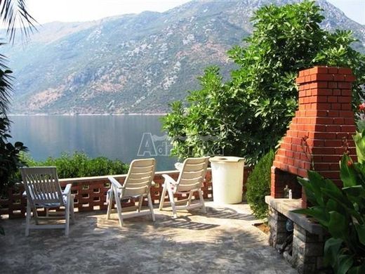 Vrijstaand huis in Kotor